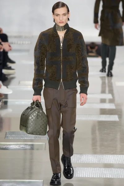 Look 17
